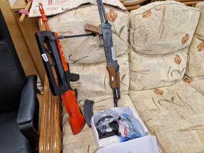 2 X BB GUNS + ACCESSORIES