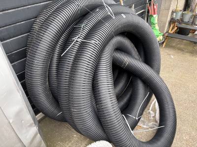 LOT OF PIPING (27M)