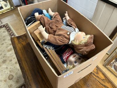 BOX OF COLLECTORS DOLLS