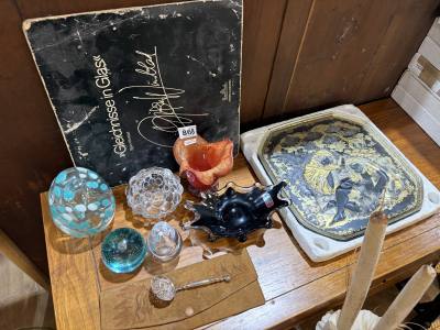 TABLE LOT OF GLASS + PAPERWEIGHTS + SPOON ETC
