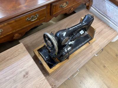 SINGER SEWING MACHINE