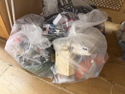 5 X ASSORTED BAG LOTS OF CAR PARTS ETC 