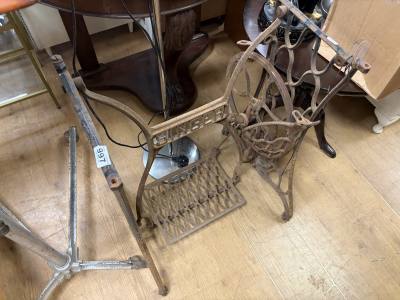 SEWING MACHINE STAND
