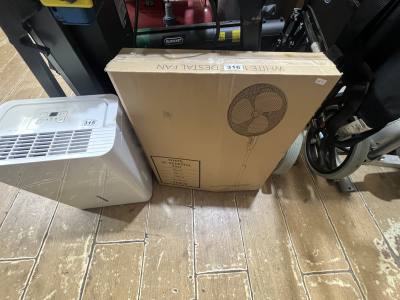 WHITE PEDESTAL FAN