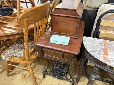 SINGER SEWING MACHINE WITH CAST BASE