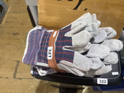 BUNDLE OF GLOVES