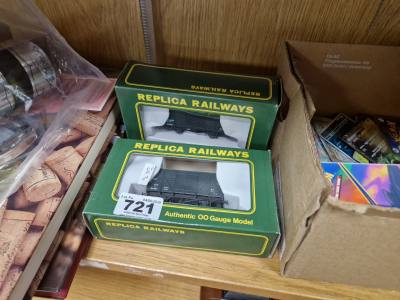 2 X REPLICA RAILWAY CARRIAGES