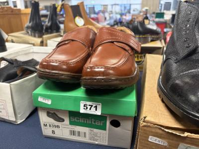PAIR OF (SIZE 8) MENS SHOES
