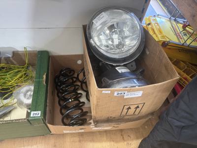 2 X JEEP PATRIOT HEADLIGHTS + SPRINGS