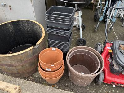 LOT OF TERRACOTTA + PLASTIC POTS