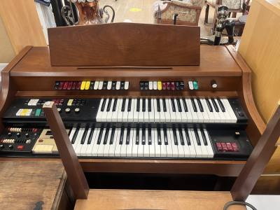 ELECTRIC ORGAN + STOOL