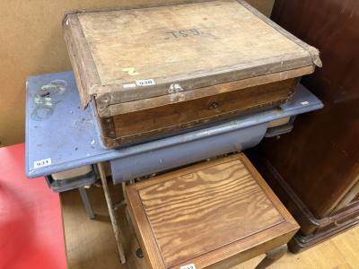 SINGER SEWING MACHINE + STAND