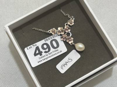 SILVER FLOWERS + PEARL NECKLACE ON CHAIN