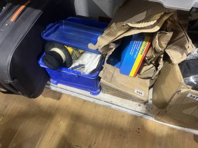 BOX OF EMERGENCY LIGHTS+ PROTECTIVE GEAR 