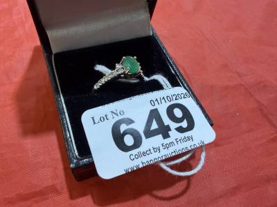 9CT GOLD EMERALD + DIAMOND RING (2 GRAMS) (SIZE O)