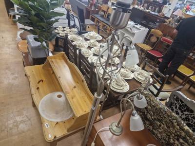 FLOOR LAMP
