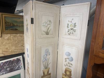 FOLDING ROOM DIVIDER
