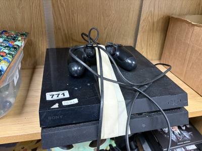 PLAYSTATION 4 + CONTROLLER