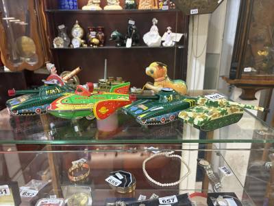 LOT OF TIN CLOCKWORK TOYS