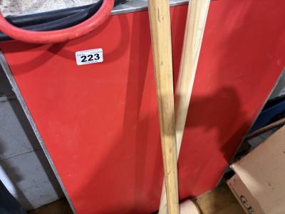 FOLDING TABLE
