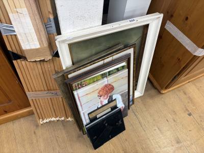 LOT OF PICTURES / FRAMES