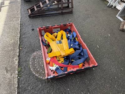 LOT OF SAFETY HARNESSES