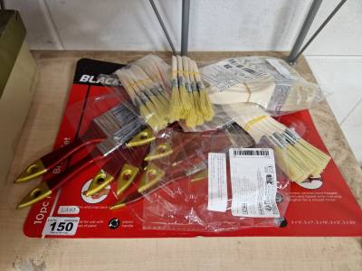 LOT OF PAINT BRUSHES