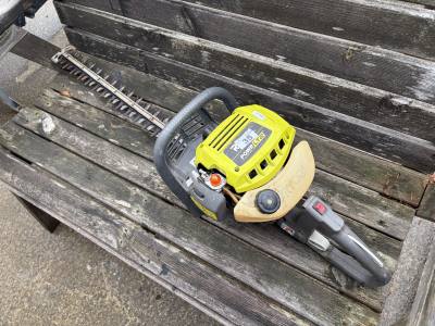 RYOBI PETROL HEDGE CUTTER (SAS)