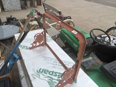 CAST IRON SHELF BRACKET