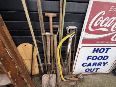 LOT OF GARDEN TOOLS