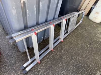STEP LADDER