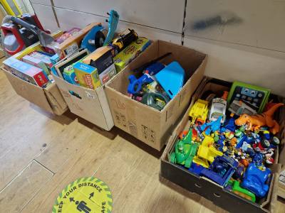 4 X BOXES OF GAMES/TOYS