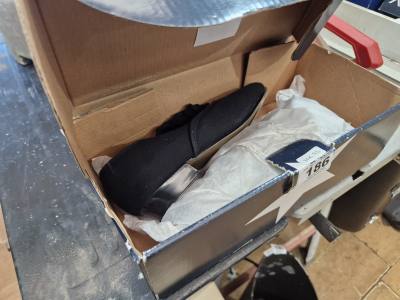 NEW ROCH VALLEY CHILDREN'S TAP SHOES (SIZE 2)