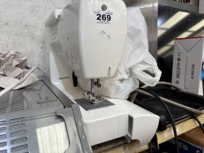 TOYOTA SEWING MACHINE + BAGS OF ACCESSORIES
