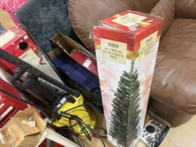 CHRISTMAS ROPE LIGHT TREE