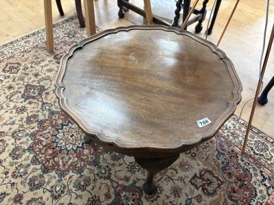 PIE CRUST LAMP TABLE