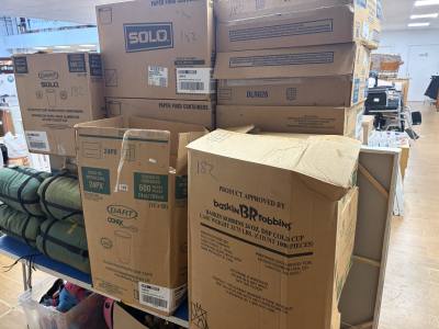 LOT OF CATERING CUPS + CONTAINERS ETC