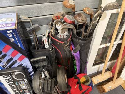 3 X GOLD BAGS + CLUBS + TROLLEY