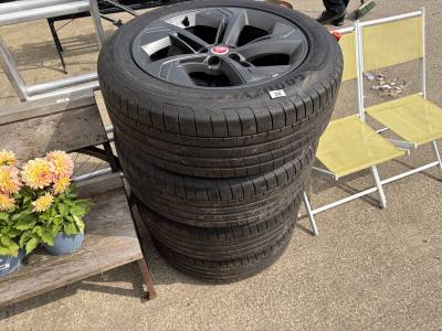 SET OF 19" JAGUAR ALLOY WHEELS