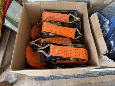 BOX OF RATCHET STRAPS