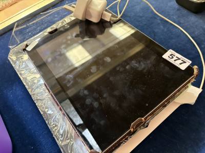 IPAD + CHARGER