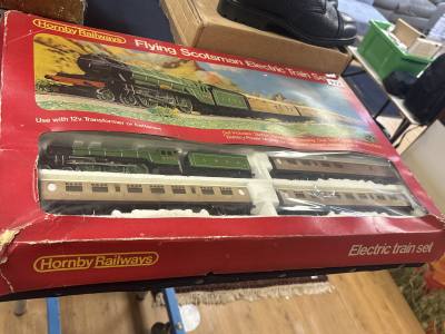 HORNBY RAILWAYS FLYING SCOTSMAN ELECTRIC TRAIN SET