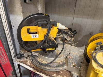 DEWALT TABLE SAW (110 V)