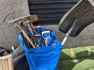 LOT OF GARDEN TOOLS