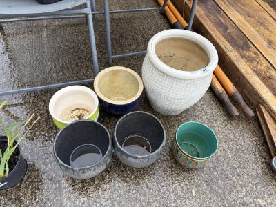 LOT OF PLANT POTS