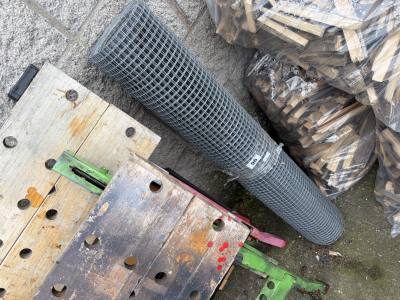 ROLL OF FENCE WIRE