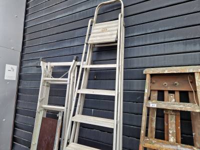 METAL STEP LADDERS