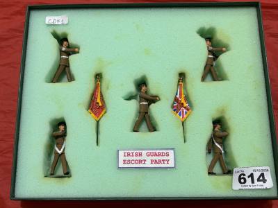 IRISH GUARDS ESCORT PARTY TOY SOLDIERS 