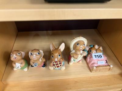 LOT OF PENDELFIN  FIGURES