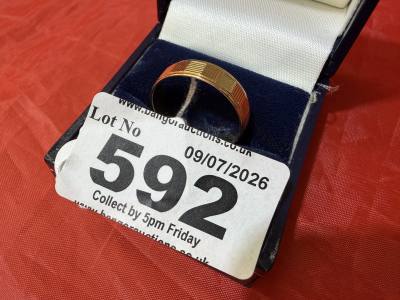 18CT WEDDING BAND (SIZE R)